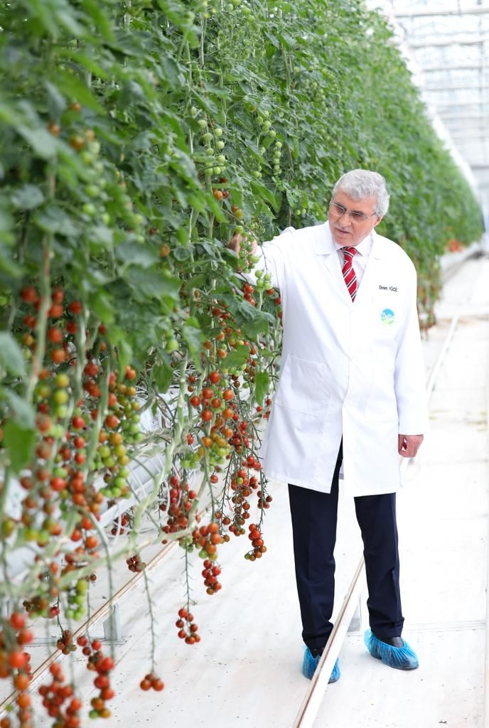 yuce-ali-yildirim-a-tarimda-devrim-niteligindeki-seracilik-merkezini tanittimgxxyw5enu
